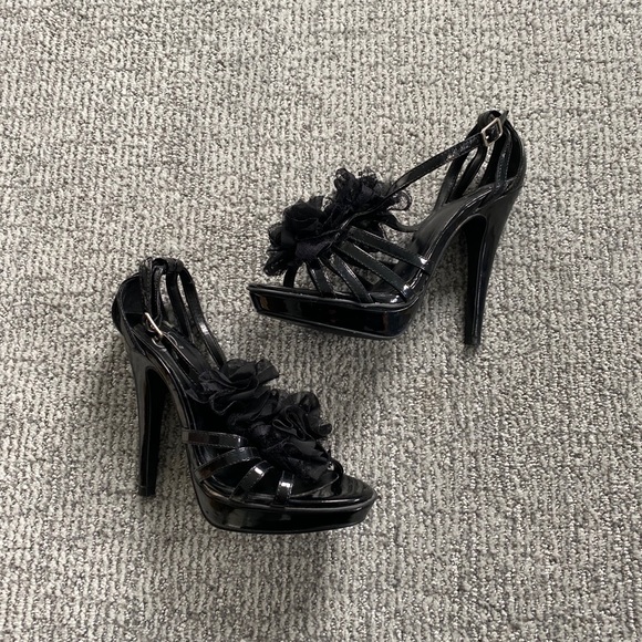 Shoes - Black Frill Heels